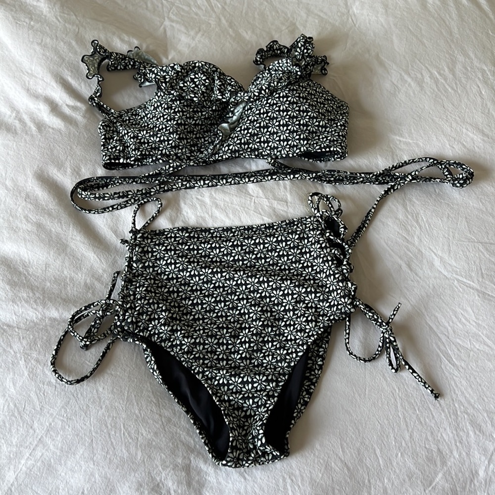 SUNDAZED Wrap Underwire Bikini Top with high waist bikini bottom size L 36DD Cup